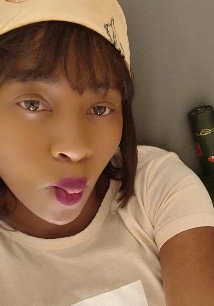 GIF uploaded by Cynthia