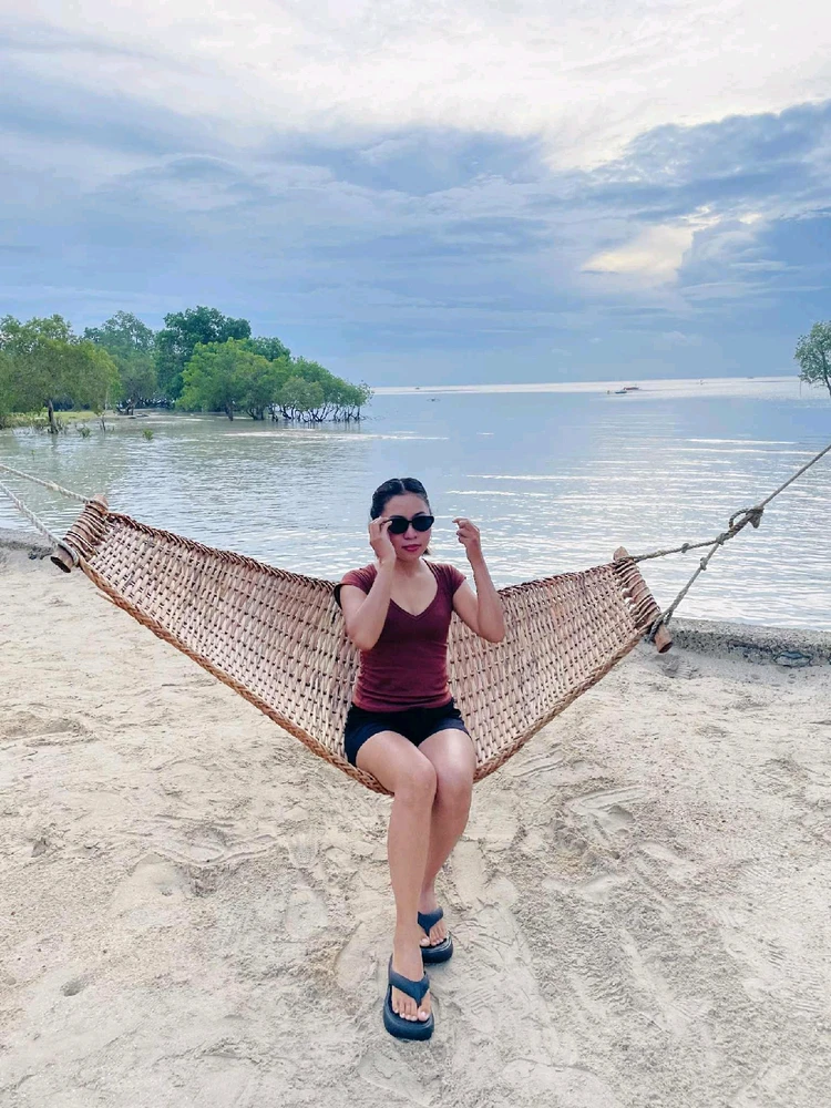 GIF uploaded by Elyshari Vanderal