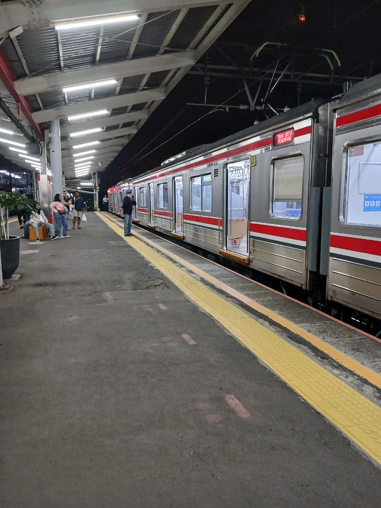 GIF uploaded by Fadilah