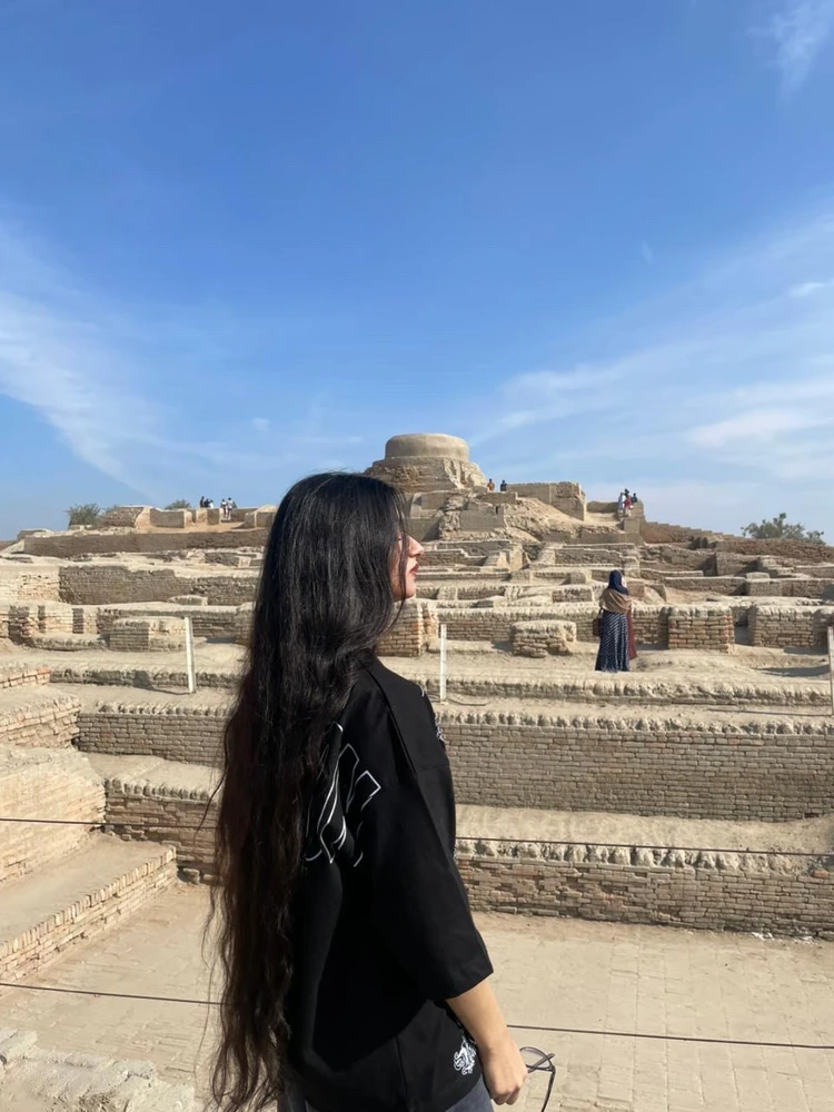 GIF uploaded by Bisma