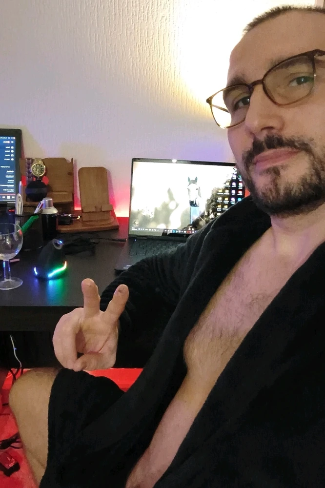 GIF uploaded by Benardo