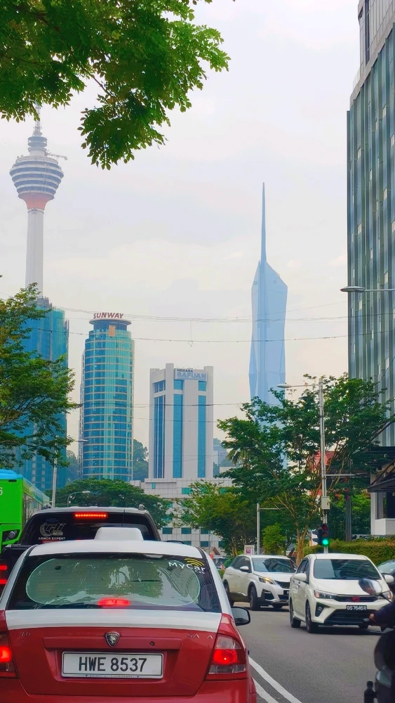 GIF uploaded by Aruzia