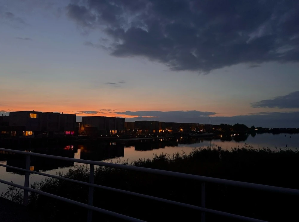 GIF uploaded by APØLLYØN