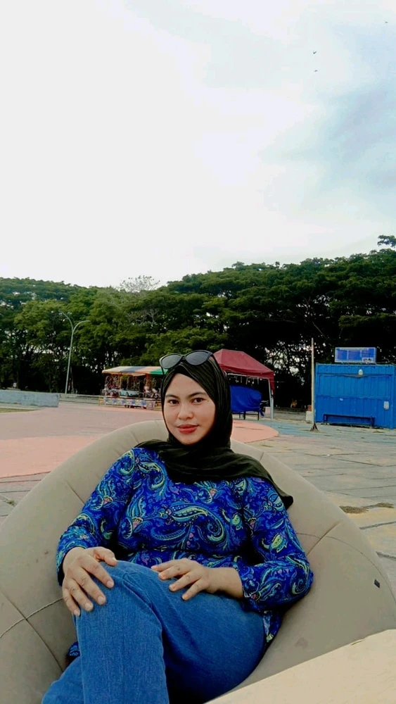 GIF diunggah oleh Eva