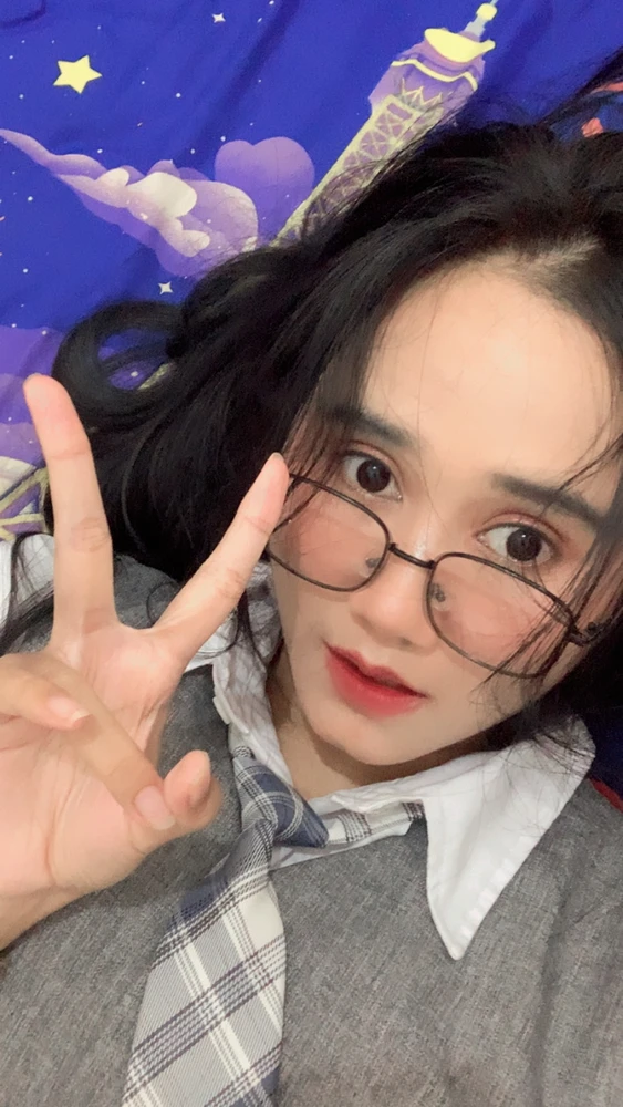 GIF uploaded by Hanana