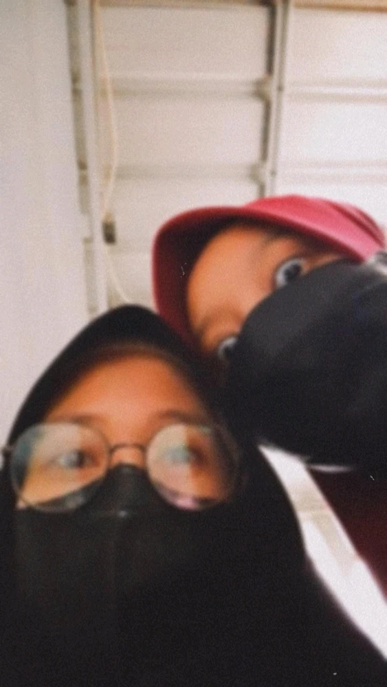 GIF diunggah oleh Ana