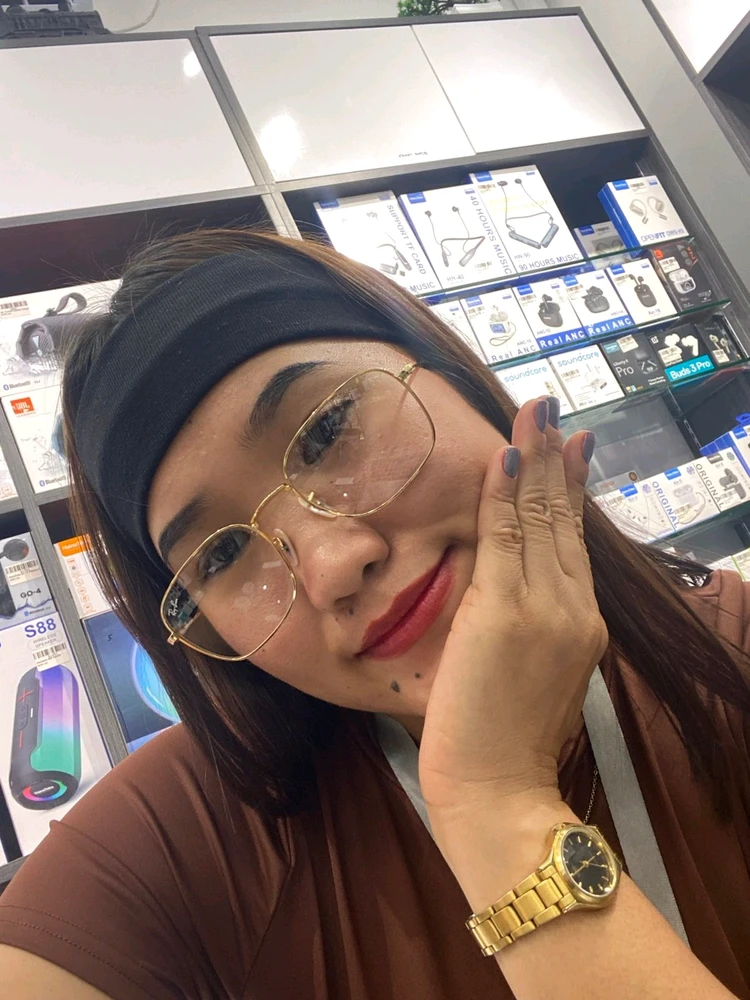 GIF uploaded by Eunice