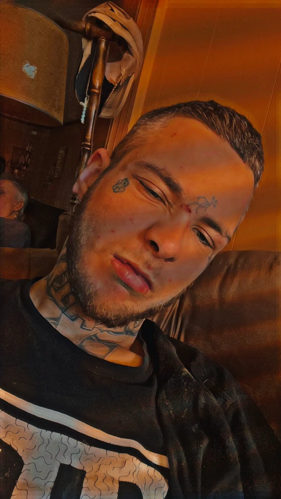 I-upload ni Daniel ang larawan