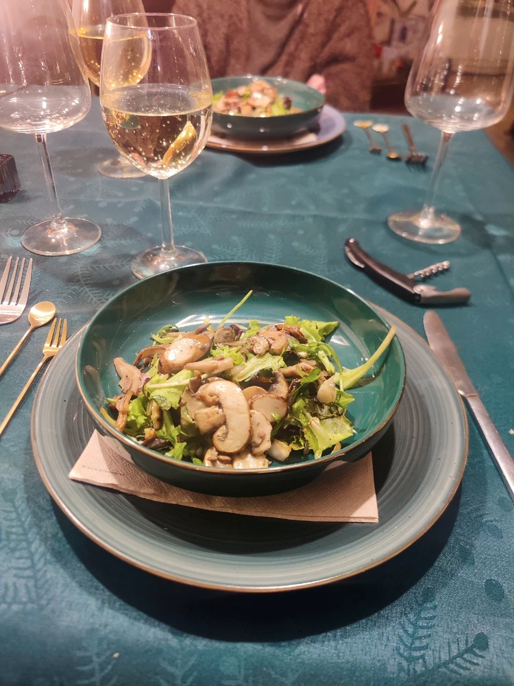 A mixed mushroom salad with Rocket and lamb's lettuce and a honey mustard dressing