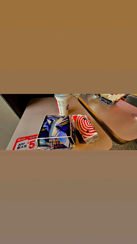 Tried the Gundam burger! It was pretty good! Better than *ahem* some burgers