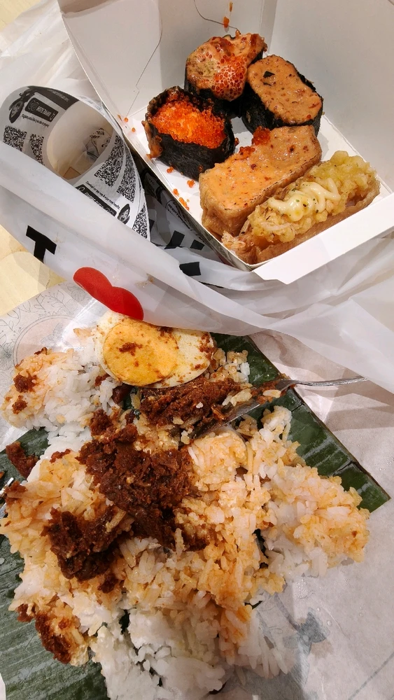 GIF uploaded by Aruzia