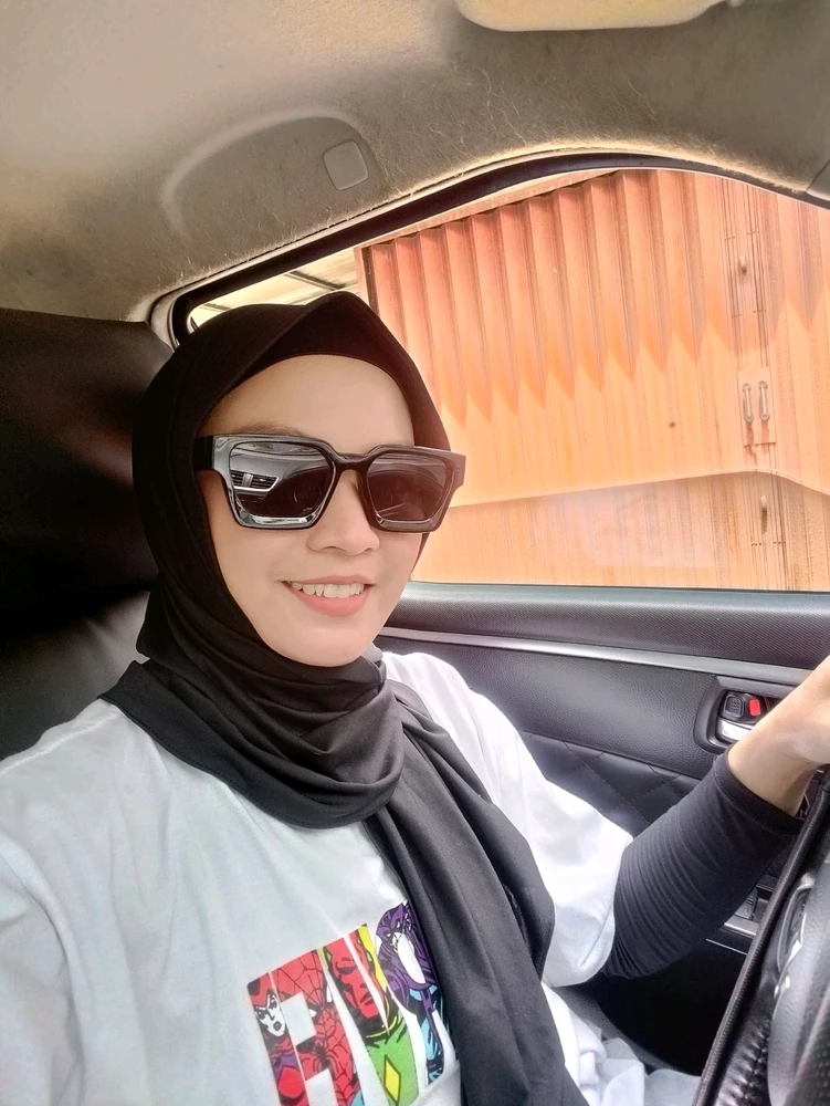 GIF uploaded by Sari