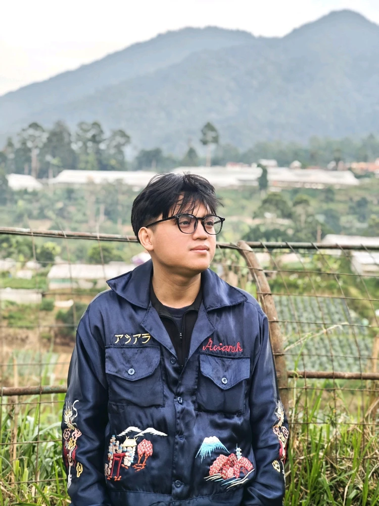 GIF diunggah oleh of