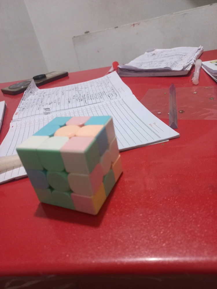 GIF diunggah oleh Risa