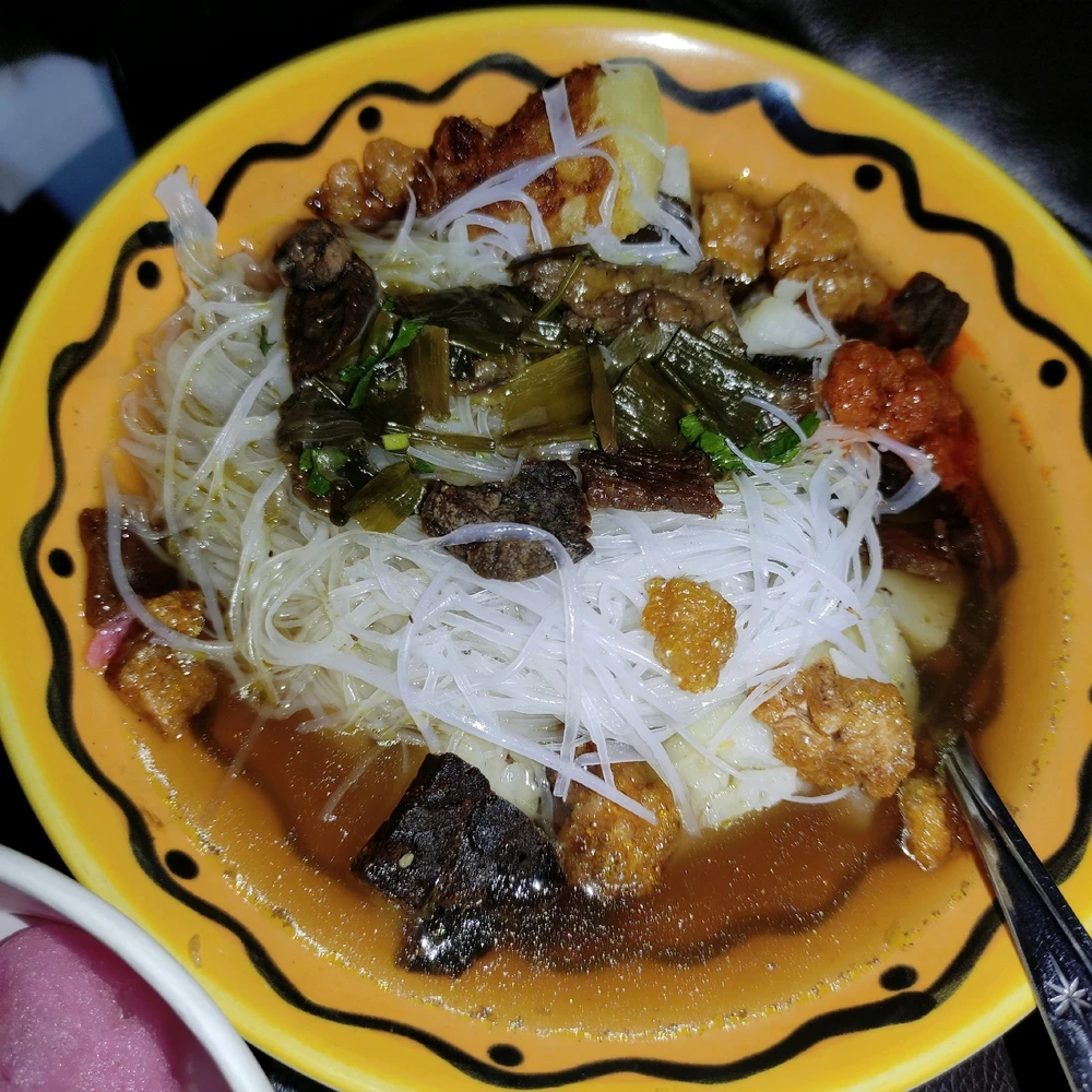 GIF diunggah oleh 𝚅𝙴𝙻𝙾𝚄𝚁𝙸𝚇