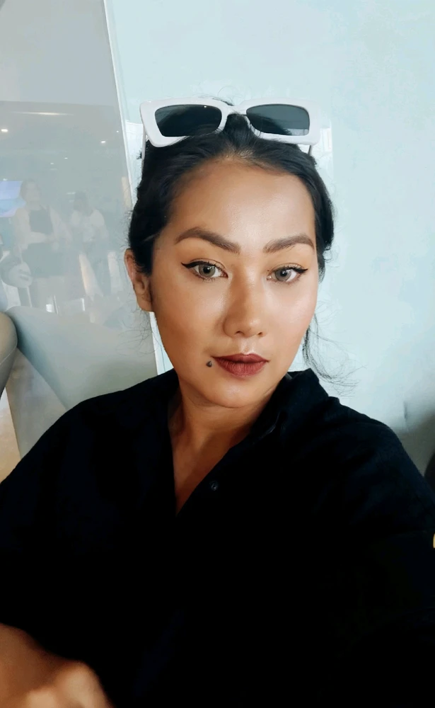 GIF uploaded by Tasya