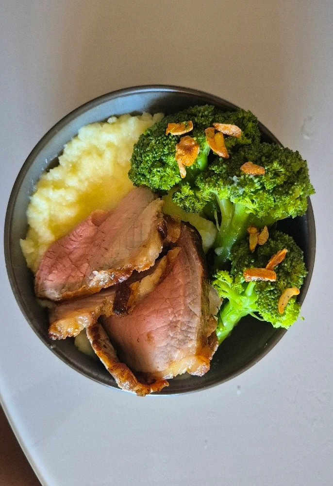 GIF uploaded by Olivia Melo