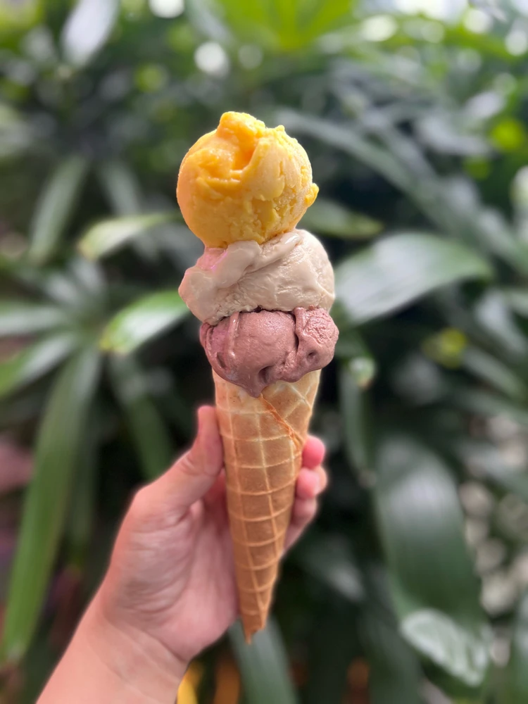 GIF uploaded by Indah