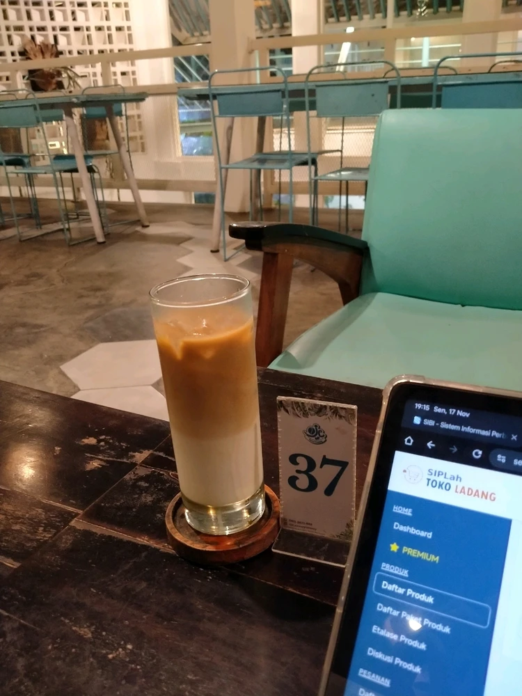 GIF diunggah oleh Zmstka