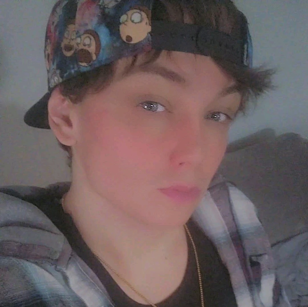 GIF gi-upload ni Dakota