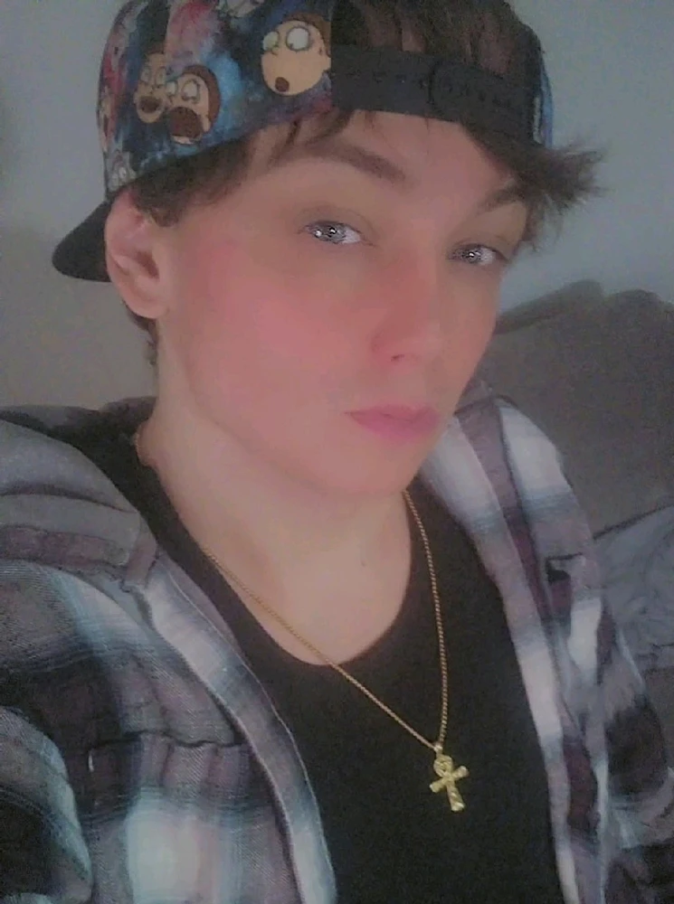GIF gi-upload ni Dakota