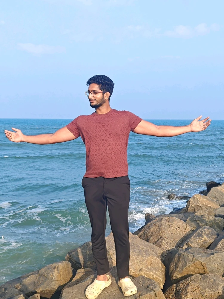 GIF gi-upload ni Dhanush