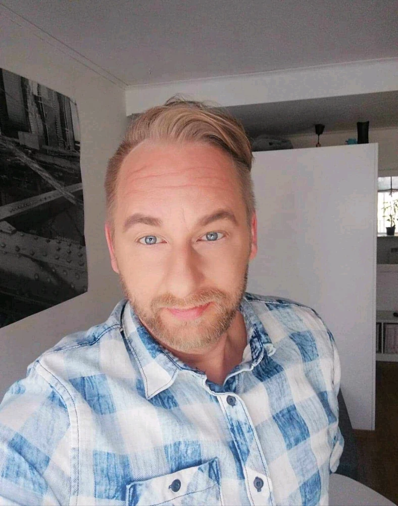 GIF na in-upload ni Fredde