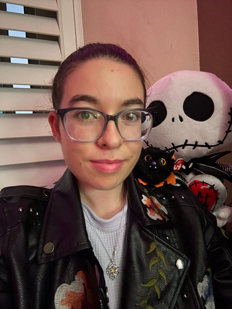 GIF uploaded by Roxanne