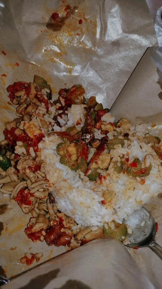 GIF diunggah oleh 𝚅𝙴𝙻𝙾𝚄𝚁𝙸𝚇