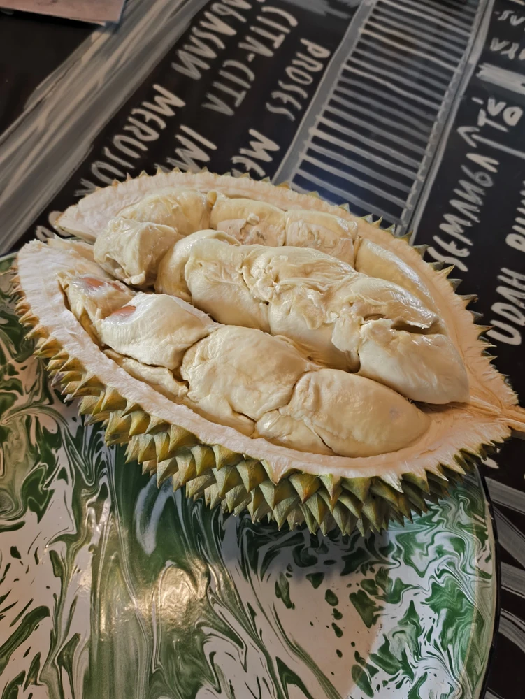 GIF uploaded by I r e n e