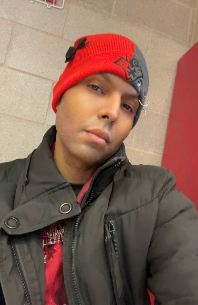 GIF uploaded by Laroy