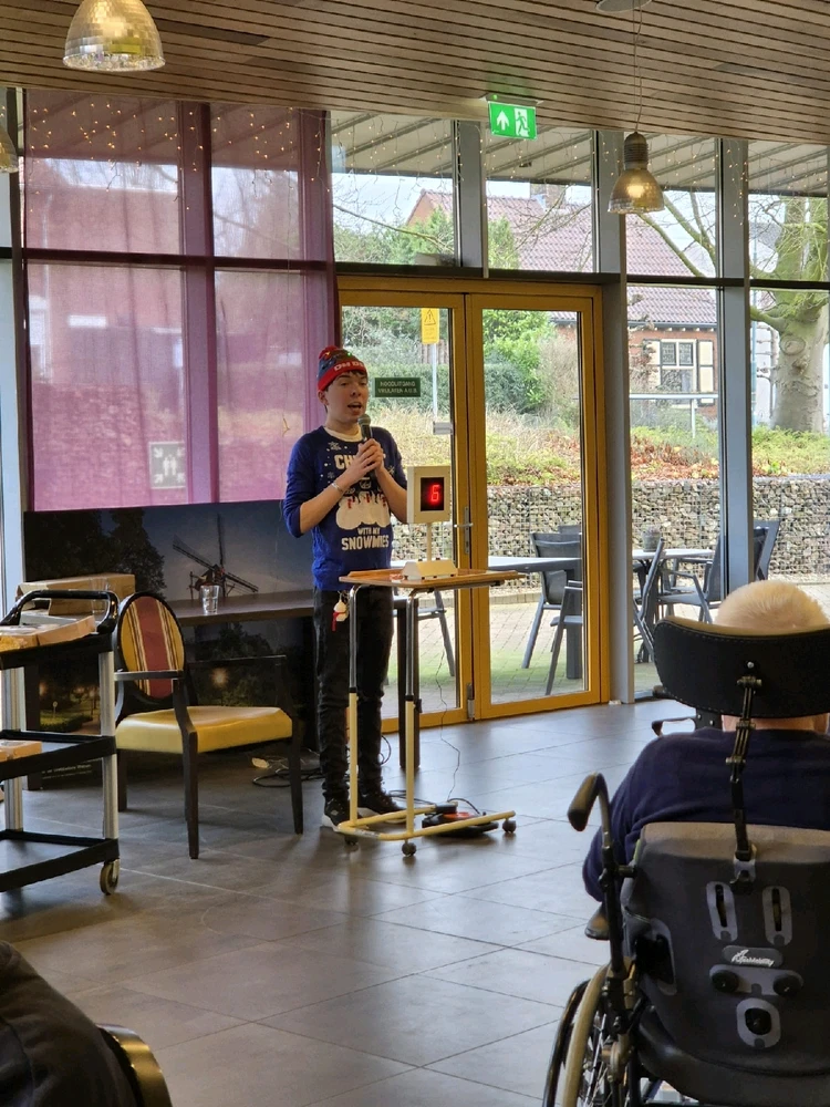 Me as a elf speaking out the number and helping with the presents