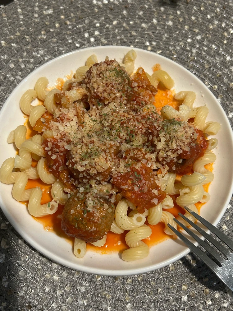 GIF uploaded by Roxanne