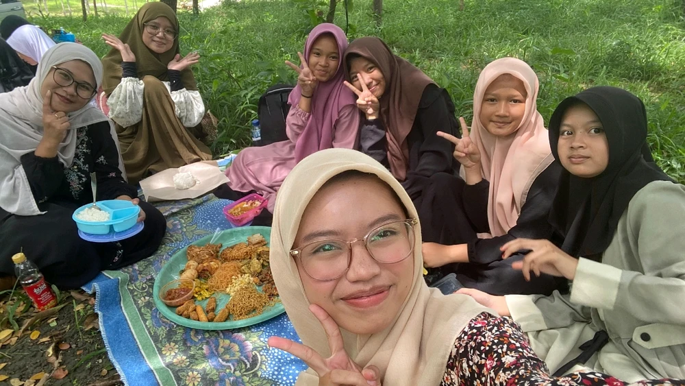 GIF diunggah oleh Hazyel