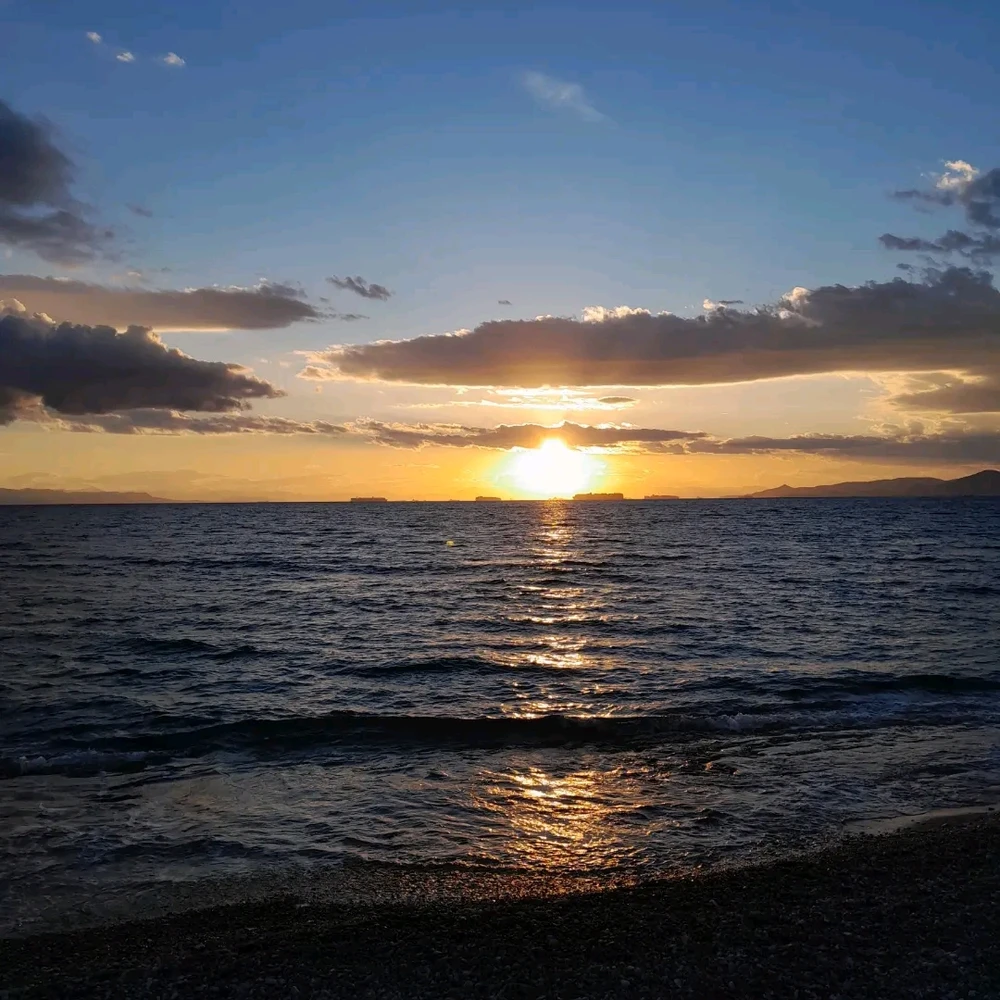 GIF uploaded by Anna