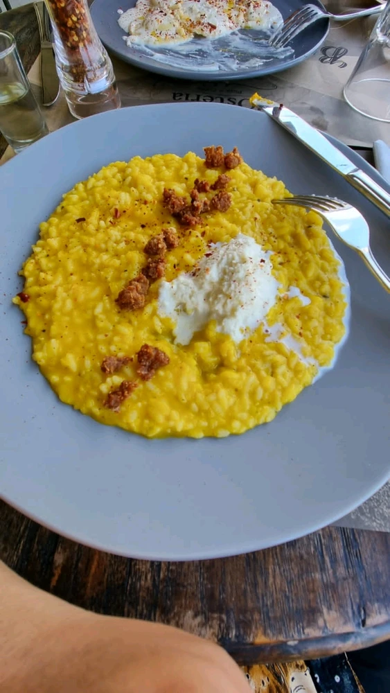 Image uploaded by 𝓢𝓮𝓻𝓮𝓷 • 𝓢𝓮𝓻𝓮𝓷𝓭𝓲𝓹𝓲𝓽𝔂