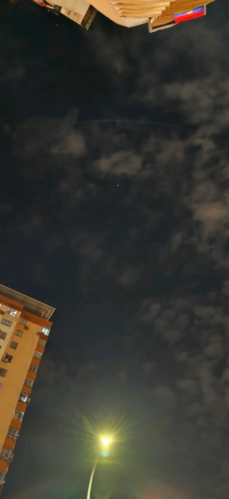 GIF uploaded by Aruzia