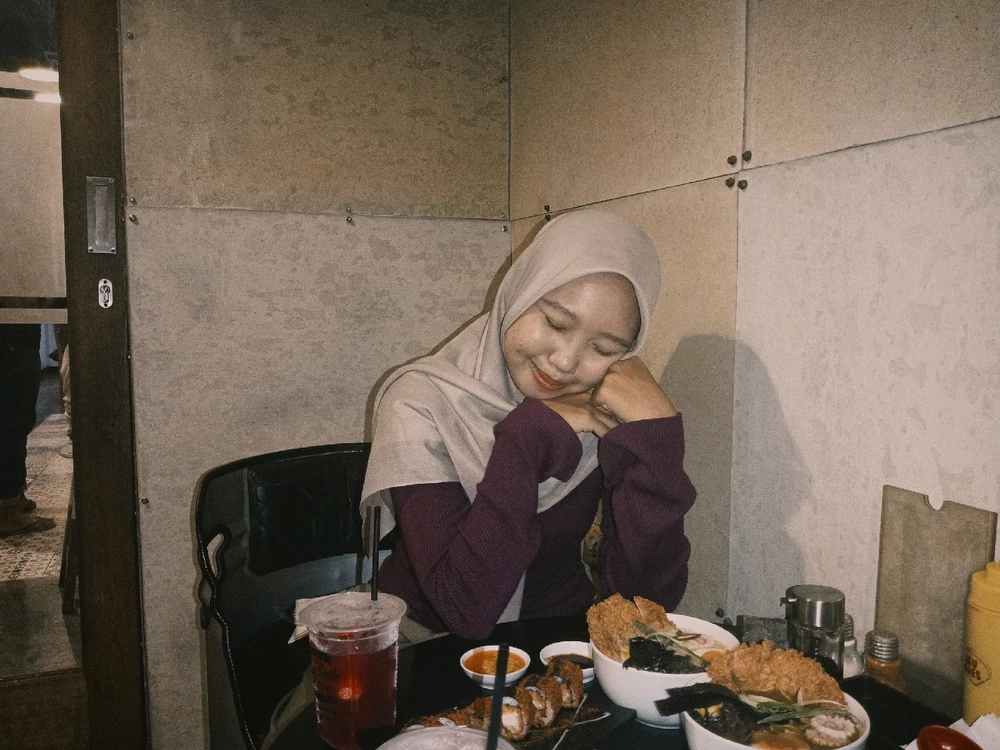 GIF diunggah oleh Yaya