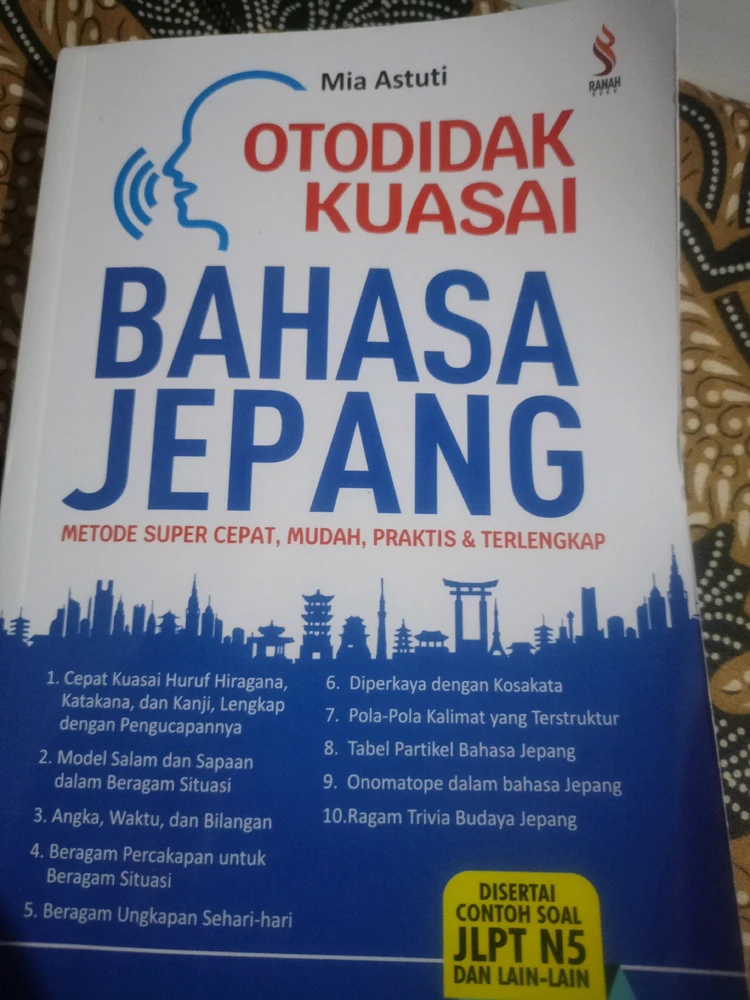 GIF diunggah oleh salma