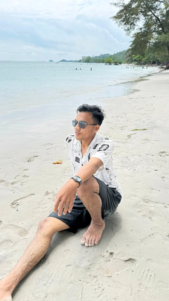 GIF diunggah oleh Ari