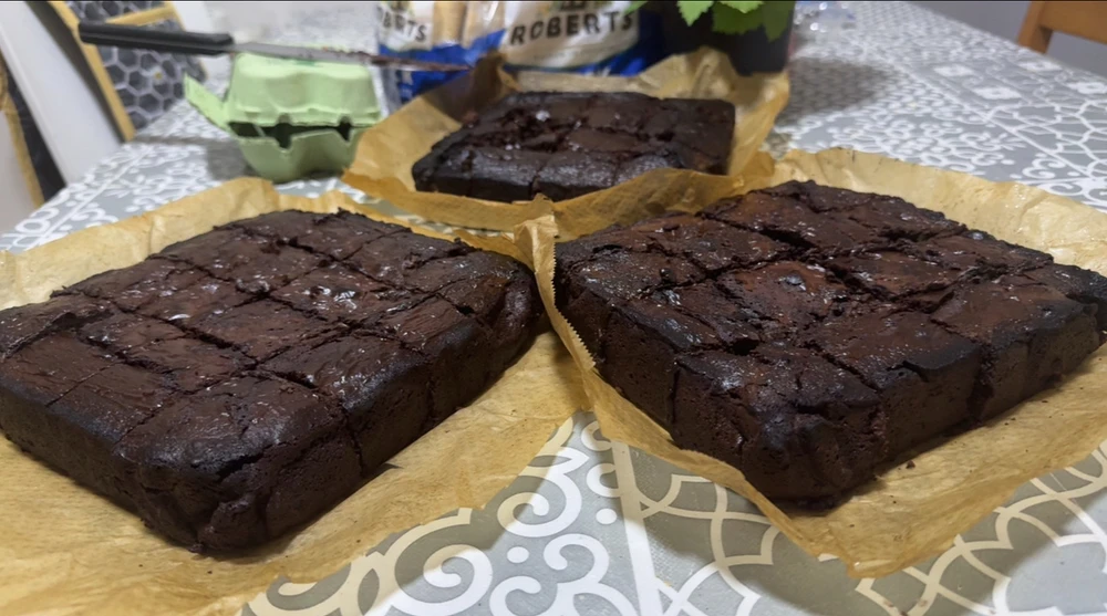 2x dark chocolate , 1x milk chocolate