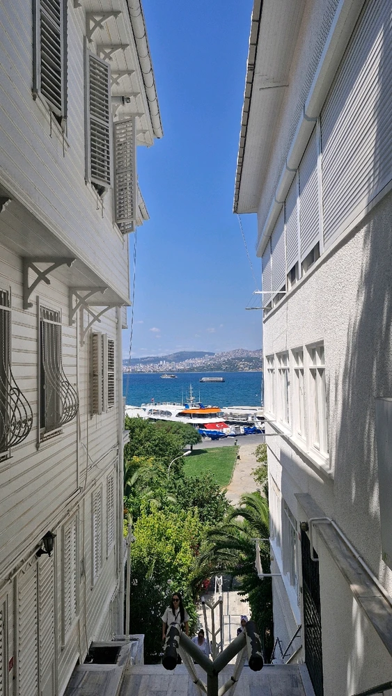 GIF uploaded by Sezai