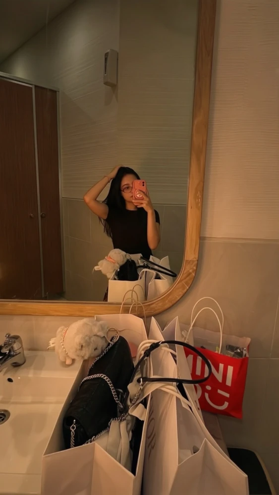 GIF diunggah oleh naura