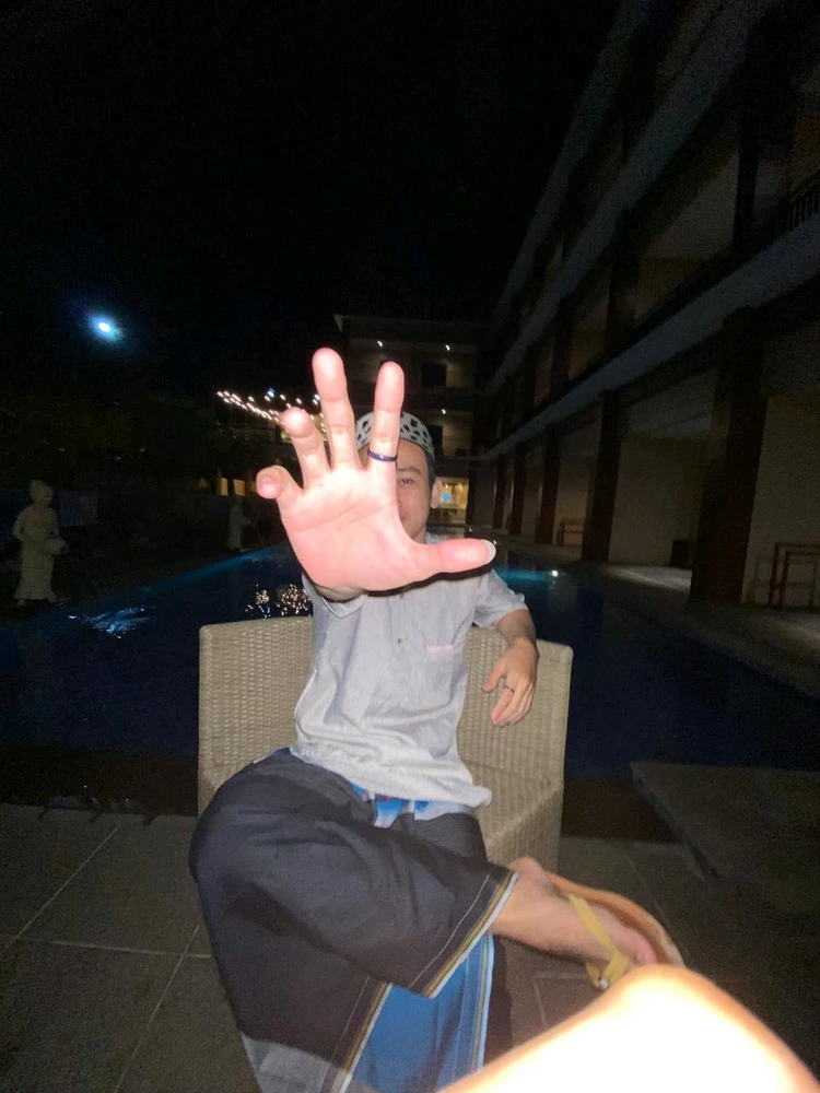 GIF diunggah oleh 𝙍𝐚𝒛