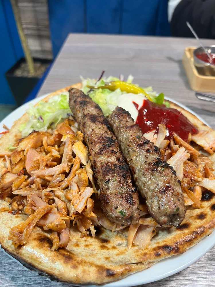 GIF uploaded by Tomson Mal