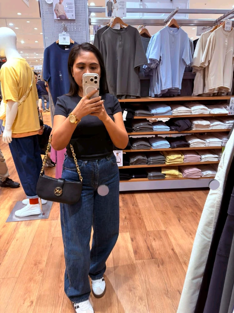 GIF uploaded by Analyn