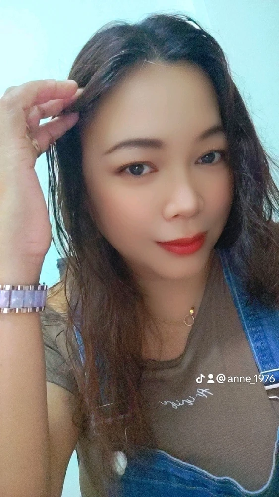 GIF uploaded by Anne