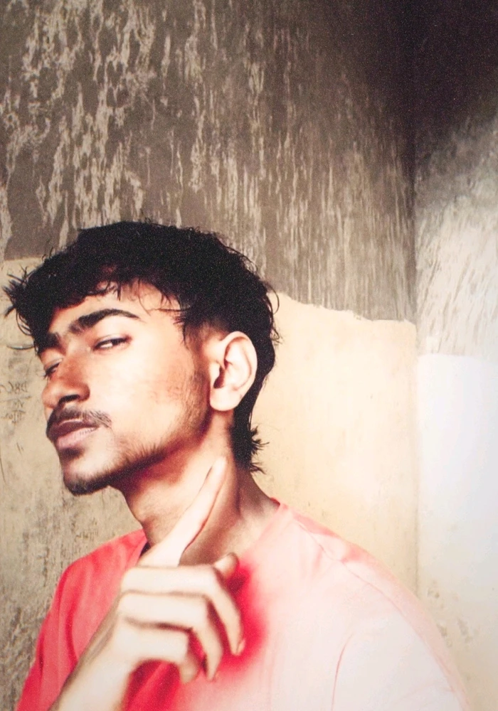 GIF diunggah dening V