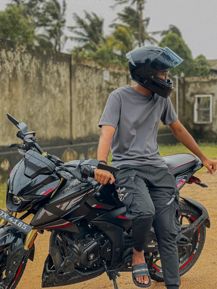 GIF na in-upload ni Shen