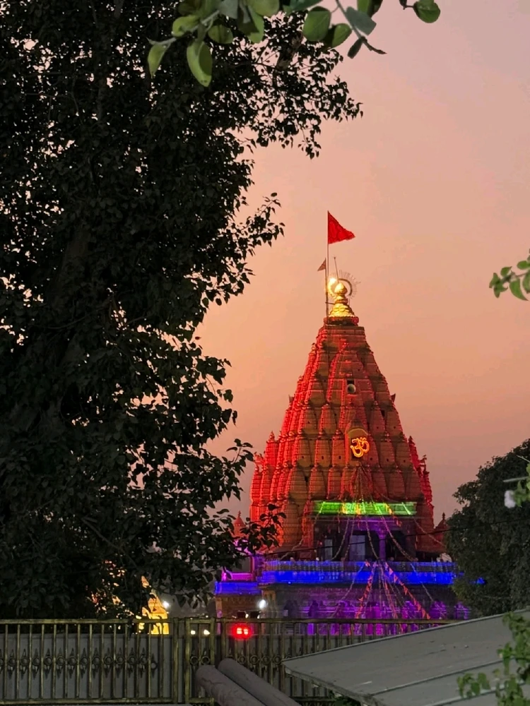 Image uploaded by 𝗡𝗲𝗲𝗿𝗮𝗷 𝗦𝗶𝗻𝗴𝗵